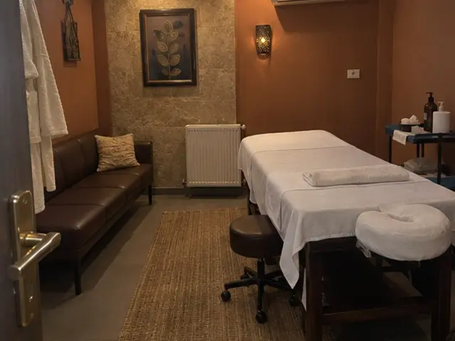 Deri kanepeli, halılı masaj odası — Beykent, Masaj Salonun